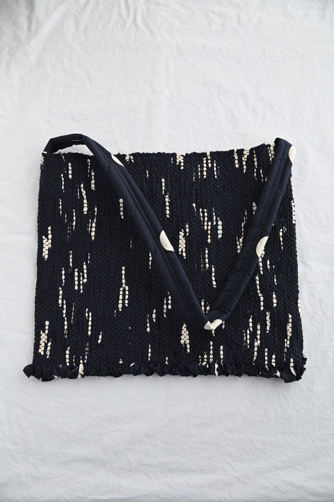 【teori works × Native Village】裂き織りバッグ(navy dots)