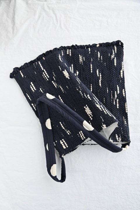 【teori works × Natiev Village】裂き織りバッグ(navy dots)