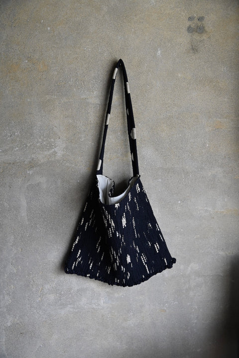 【teori works × Native Village】裂き織りバッグ(navy dots)