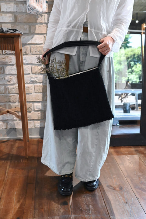【teori works × Native Village】裂き織りバッグ(black)