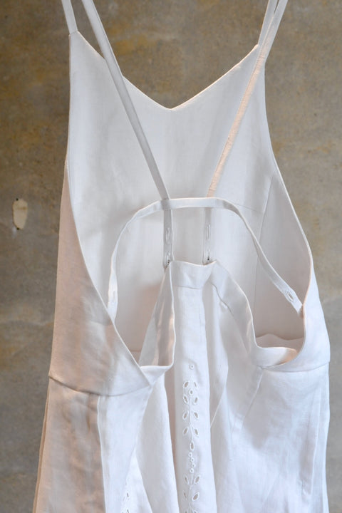 棘:thom 刺繍のキャミソールドレス(white smoke)