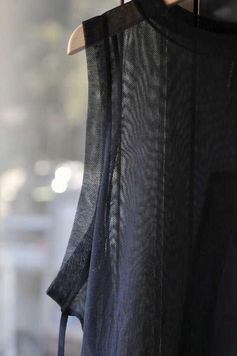 No.7/ Where the fog clears バックオープンノースリーブ(foggy black)