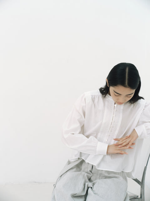 No.1 雪のきれ タックブラウス