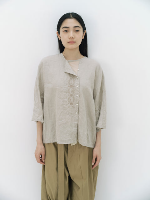 No.11 平らな枯れ草の上 リーフ刺繍ワイドブラウス