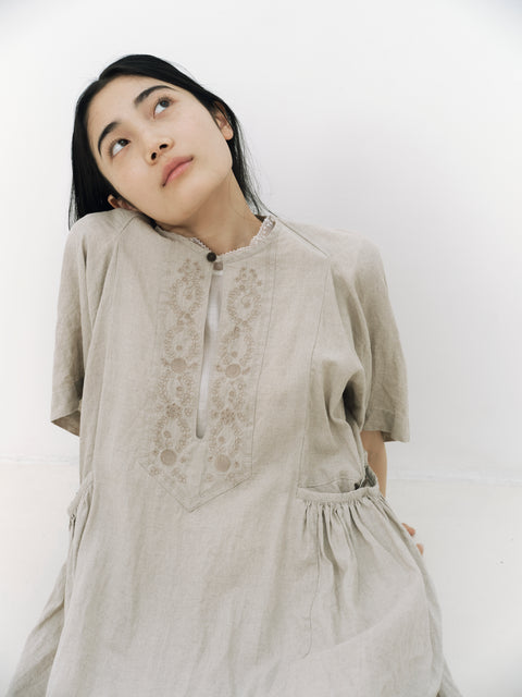 No.11 平らな枯れ草の上 リーフ刺繍ドレス