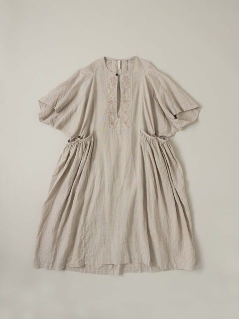 No.11 平らな枯れ草の上 リーフ刺繍ドレス