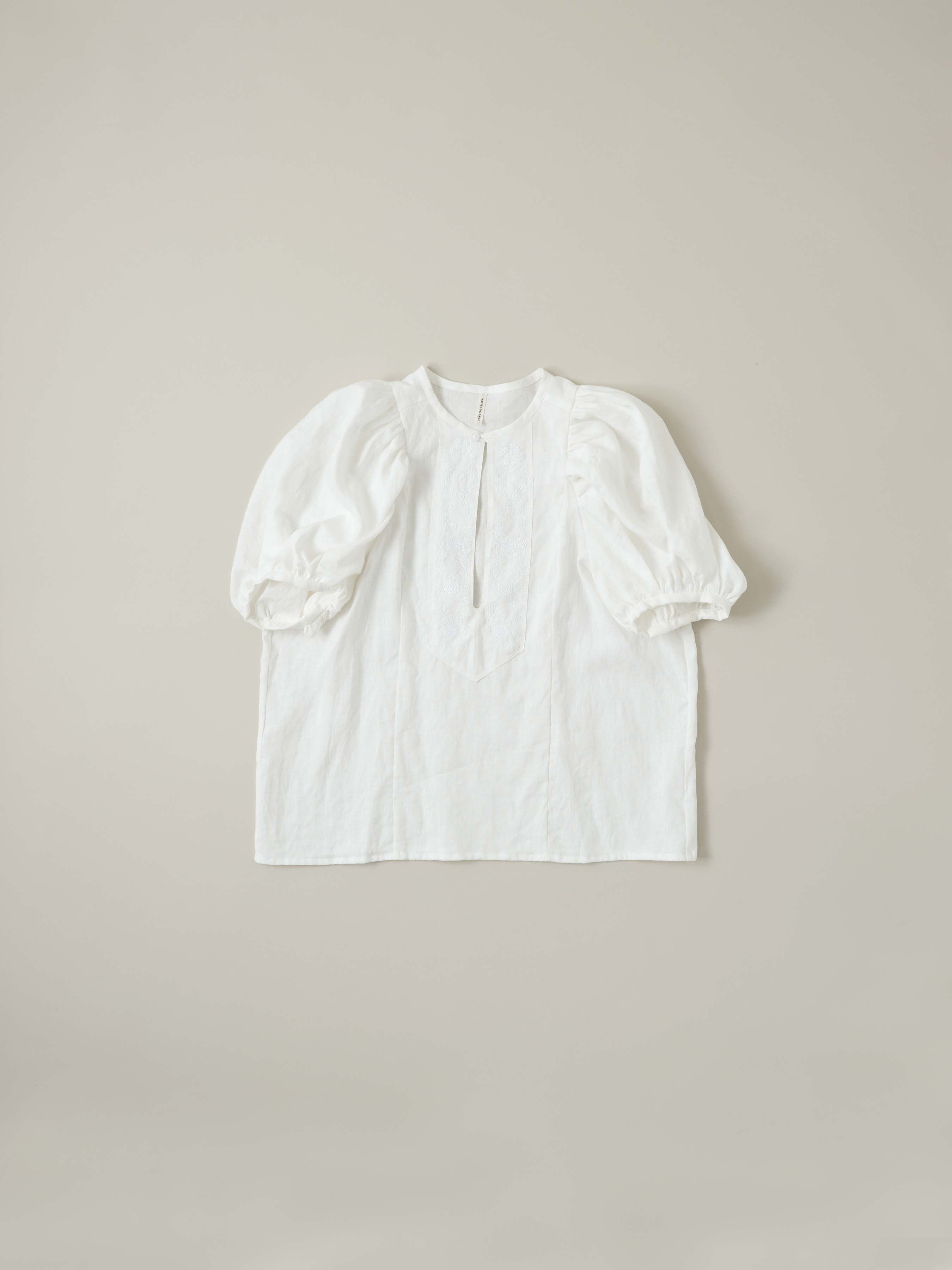 新品 gasa パフスリーブブラウス オフホワイト native villge 新品 gasa パフスリーブブラウス オフホワイト native villgeの通販は