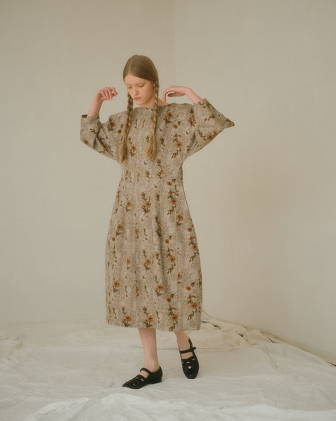 No.8 Lost flowers of the past ダーツドレス（past beige）