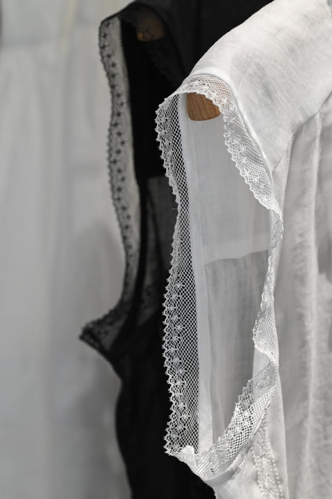 No.6 寂静 スリーブレスレースブラウス（white）