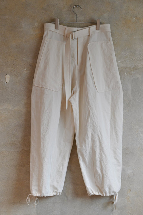 No.7 くろもじ ダーツカーゴパンツ（off white）