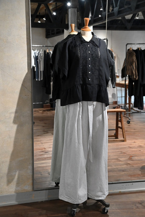 No.13 光は淡く白く痛い ツーリーフショートブラウス（black）