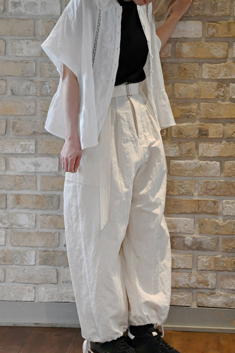 No.7 くろもじ ダーツカーゴパンツ（off white）