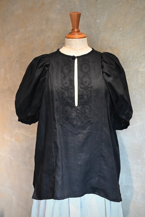 No.13 光は淡く白く痛い ツーリーフパフブラウス（black）