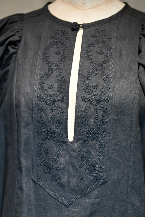 No.13 光は淡く白く痛い ツーリーフパフブラウス（black）