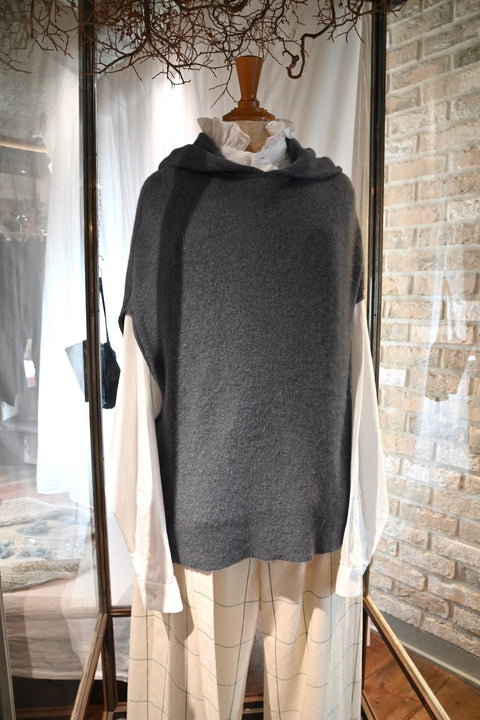 No.11/ feel the place : 場所を感じる セーラーフードニットベスト（fog blue）