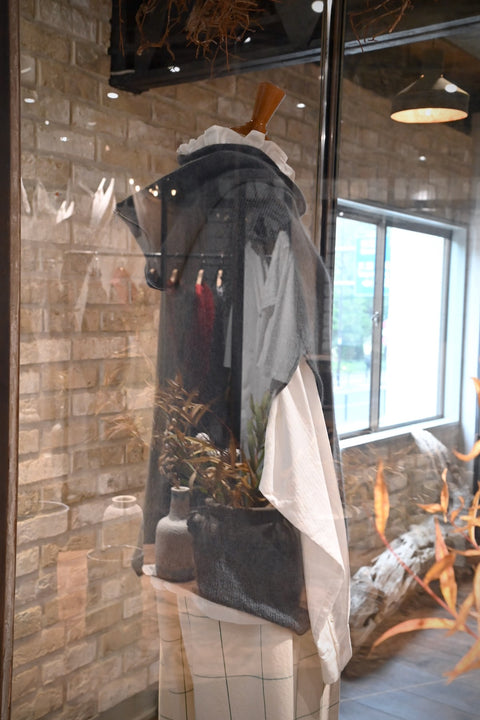 No.11/ feel the place : 場所を感じる セーラーフードニットベスト（fog blue）