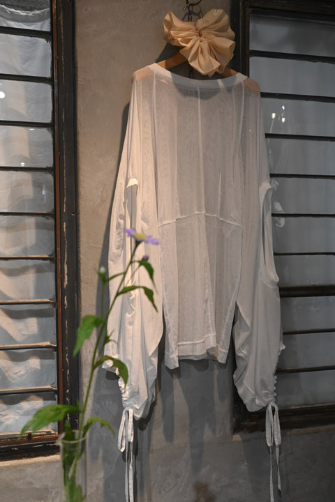 No.7/ Where the fog clears 変形スリーブトップス（foggy white）
