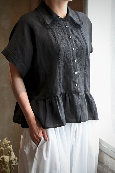 No.13 光は淡く白く痛い ツーリーフショートブラウス（black）