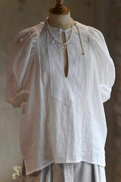 No.13 光は淡く白く痛い ツーリーフパフブラウス（white）