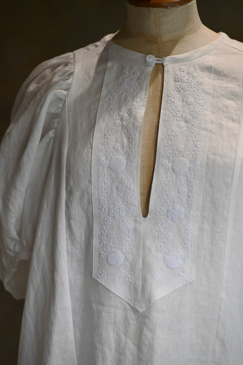 No.13 光は淡く白く痛い ツーリーフパフブラウス（white）