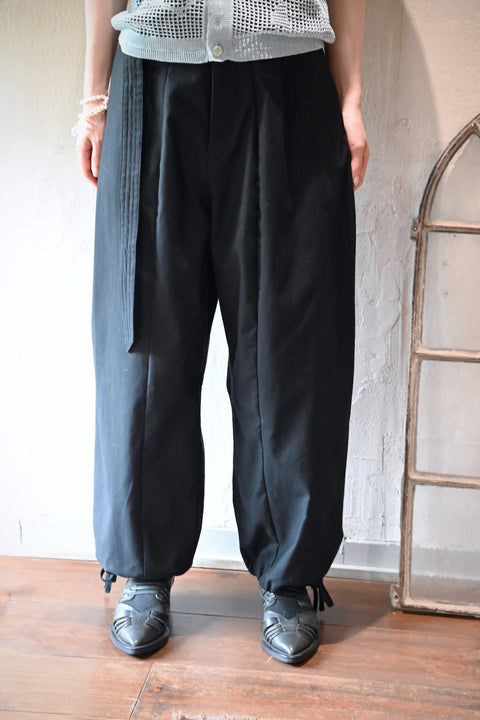 No.3 青い傾斜 ステムパンツ（black）