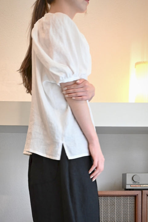 No.13 光は淡く白く痛い ツーリーフパフブラウス（white）