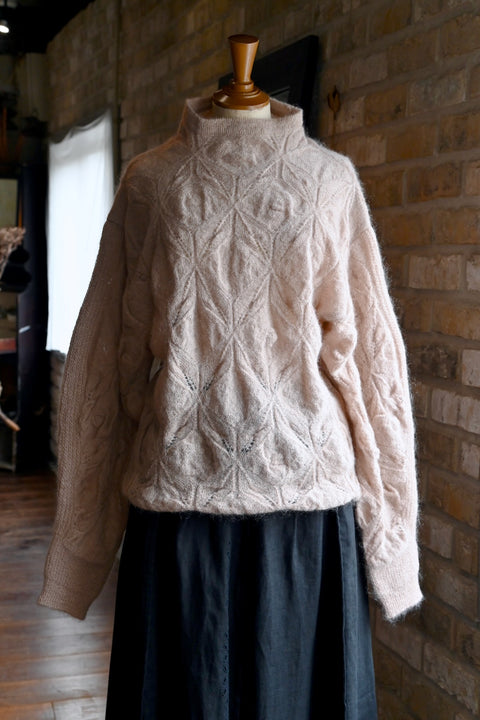 葉：leaf モヘアニットハイネックセーター（nude pink）