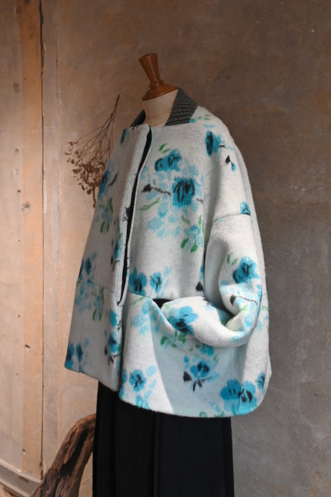 【直営店オリジナル】Wool flower Jacquard ショートコート（pale×blue）