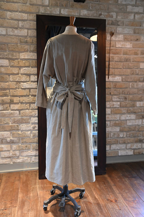 Embroidery and twill 刺繍カラーラップドレス（khaki gray+off white）