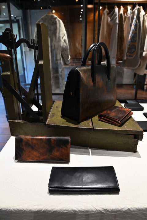 【ヌ｜オーダー制】フレーム財布：長 /二つ折り（black）