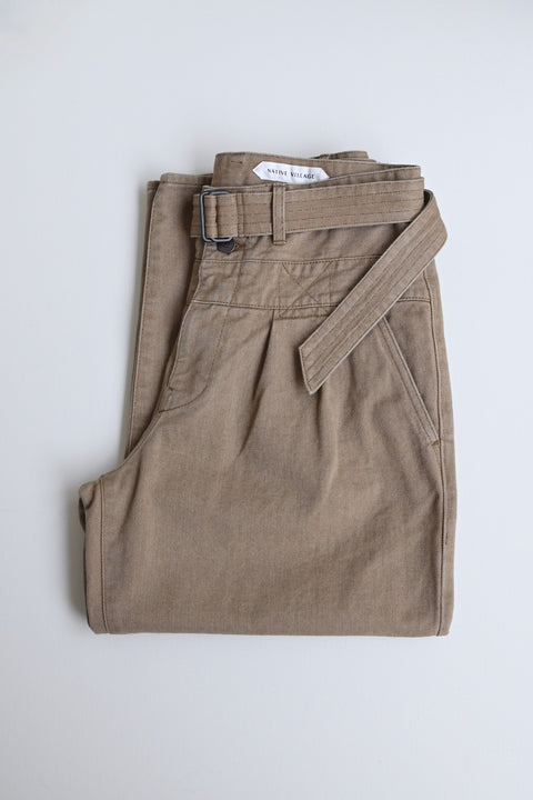 No.9 Beyond タックテーパードパンツ（faded beige）