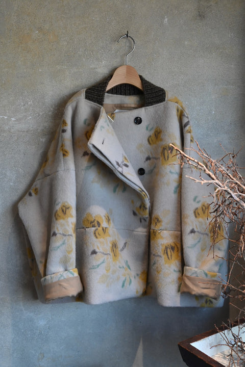 【直営店オリジナル】Wool flower Jacquard ショートコート（beige×yellow）