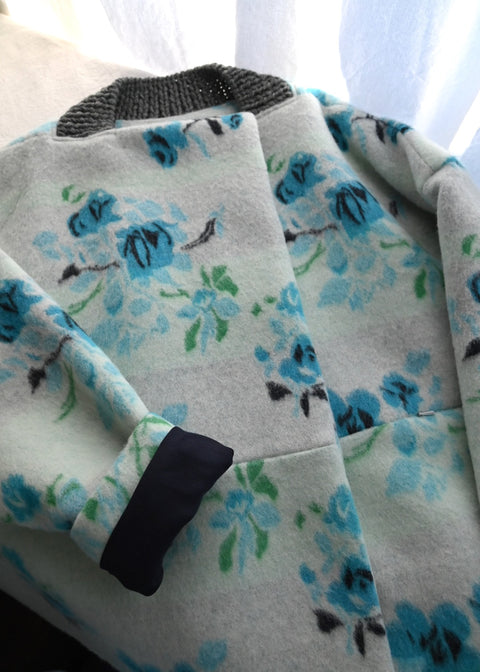 【直営店オリジナル】Wool flower Jacquard ショートコート（pale×blue）