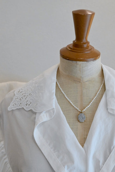 No.5 Simple longing 刺繍ギャザースリーブブラウス（off white）Ceramic Cameo Necklace Pomeranian