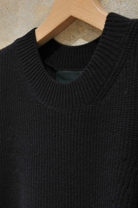 Wool shoulder point knit dress (black)