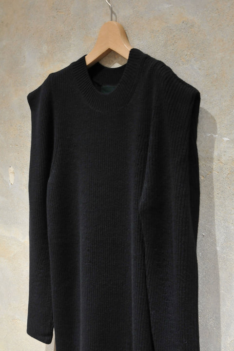 Wool shoulder point knit dress (black)