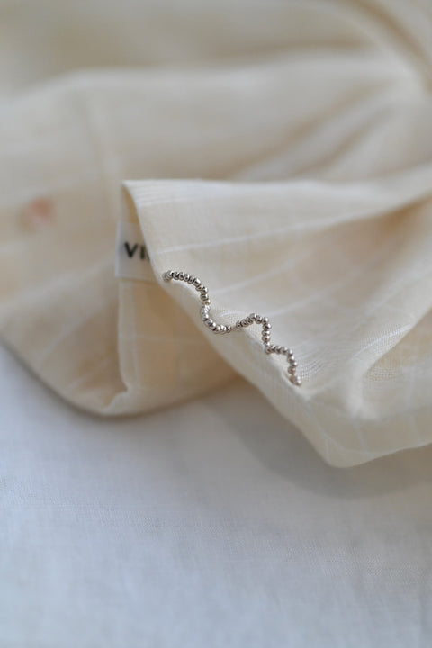 Line check シュシュ（sheer beige）