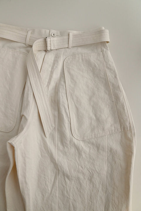 No.7 くろもじ ダーツカーゴパンツ（off white）