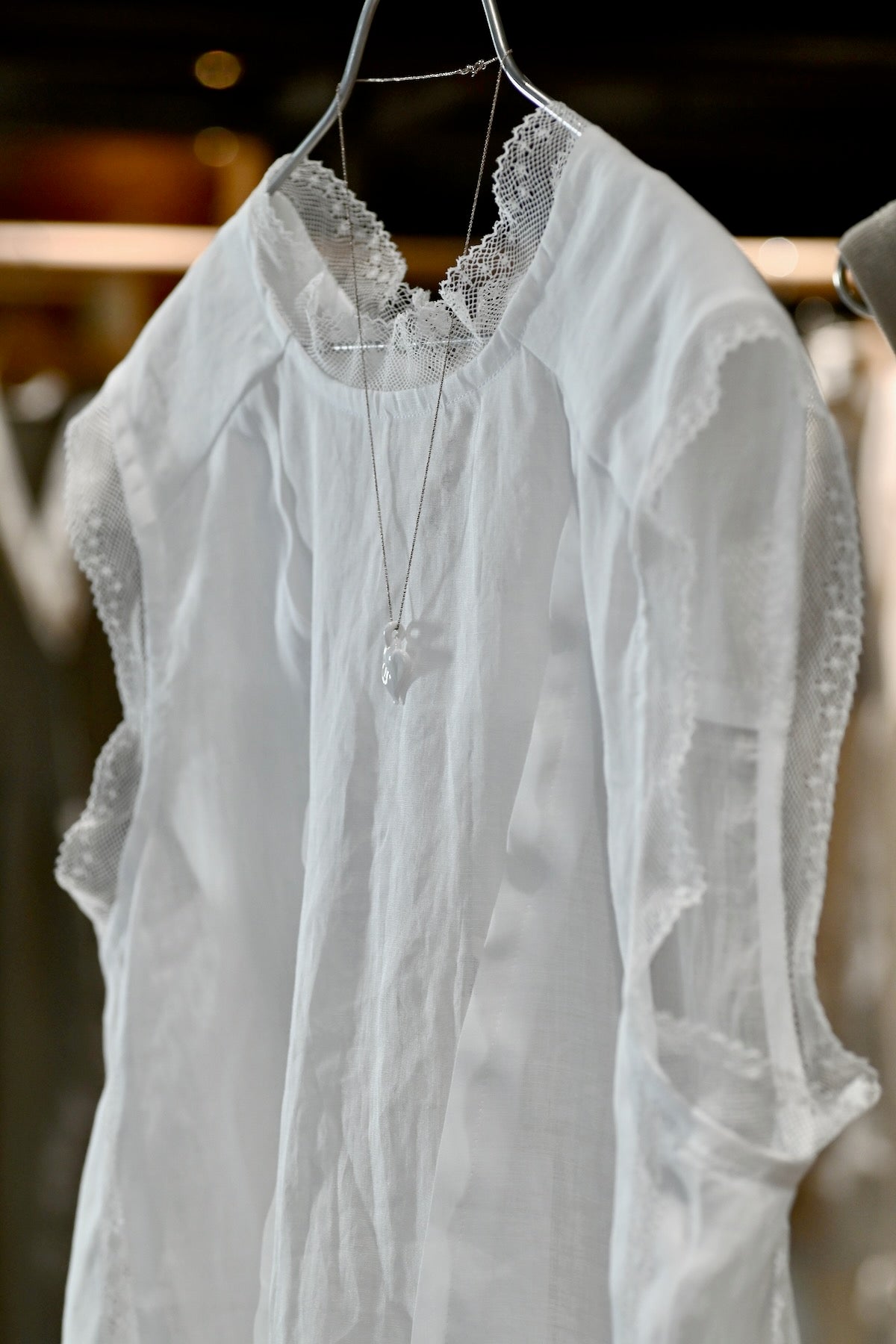 No.6 寂静 スリーブレスレースブラウス（white） – NATIVE VILLAGE