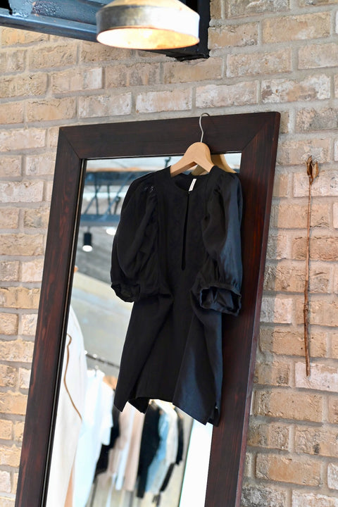 No.13 光は淡く白く痛い ツーリーフパフブラウス（black）