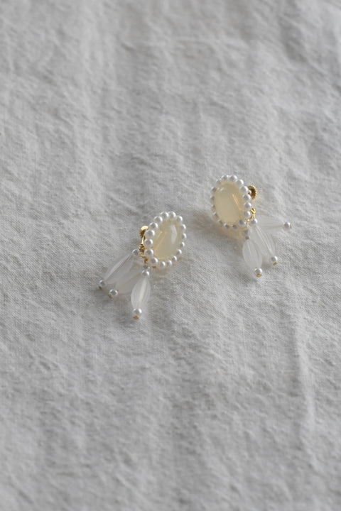 3 Line earrings（white）